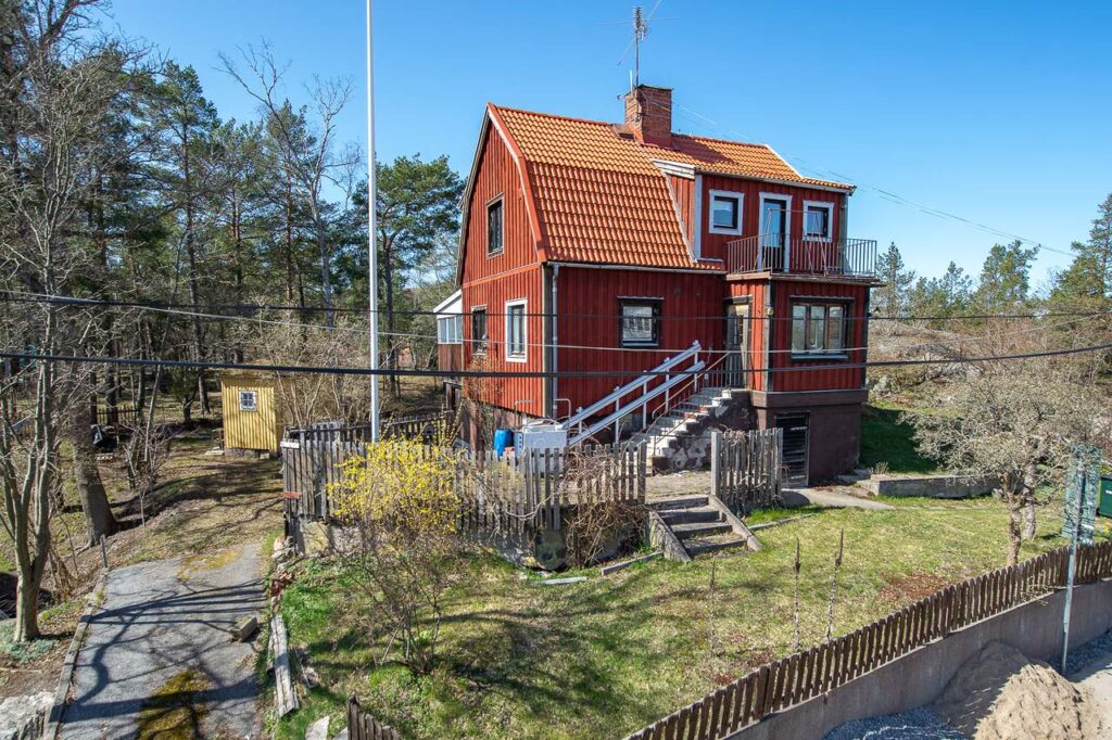 Takomläggning Fasadmålning 2 planshus. Upplands Väsby