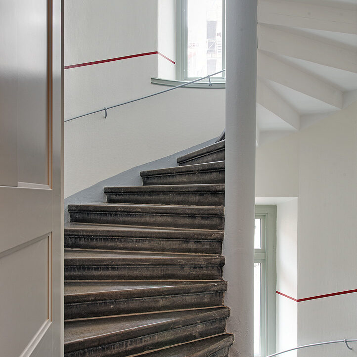 SFD90F107AD40804348B30C593F0D3A5026 722x722